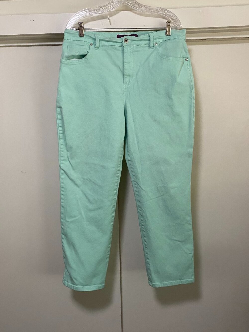 Gloria Vanderbilt, Amanda style, mint green jeans, size 16